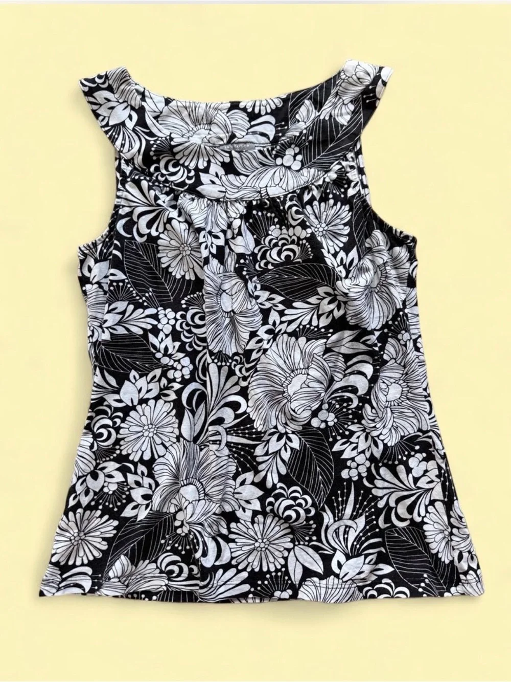 Ann Taylor Black & White Floral Scoop Neck Tank